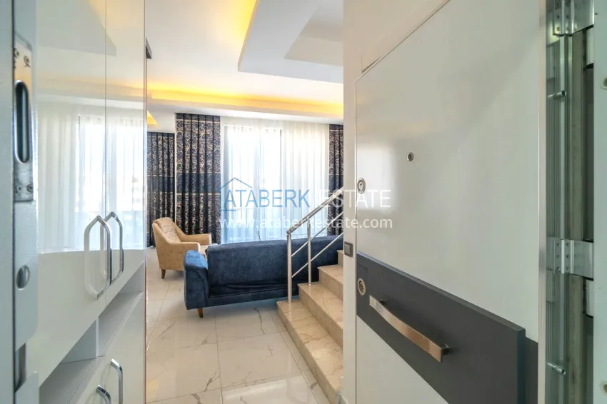 Purchase 2+1 penthouse duplex with furniture in an area open to residence permits, Alanya center 1