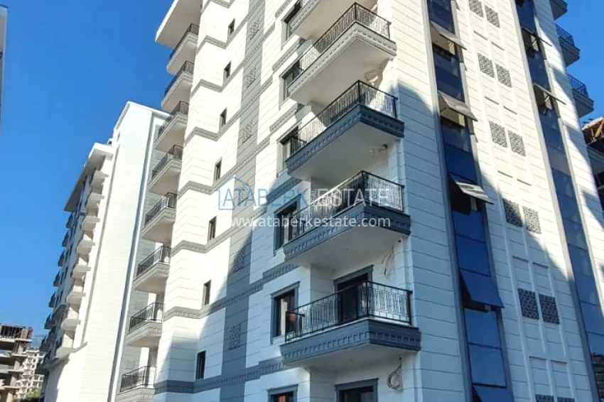 Finished 1+1 apartment in a multi-apartment residential complex in Mahmutlar — center 1