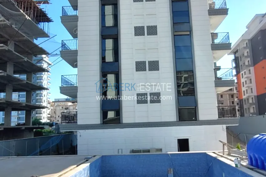 Finished 1+1 apartment in a multi-apartment residential complex in Mahmutlar — center 2