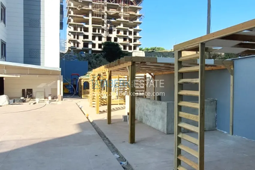 Finished 1+1 apartment in a multi-apartment residential complex in Mahmutlar — center 3