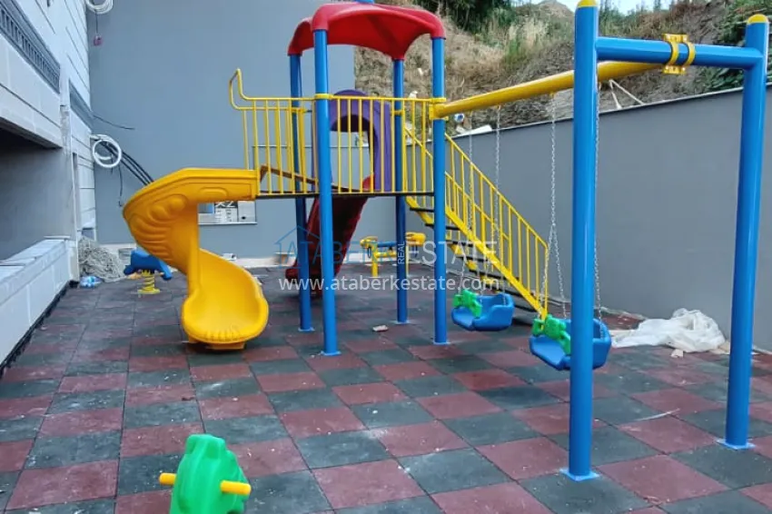 Finished 1+1 apartment in a multi-apartment residential complex in Mahmutlar — center 4