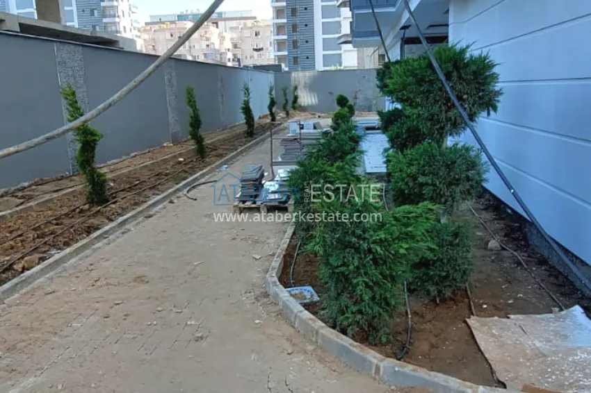 Finished 1+1 apartment in a multi-apartment residential complex in Mahmutlar — center 6