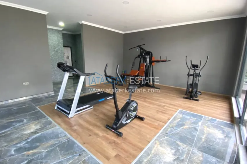 Linear apartment 3+1 on the first coastline in Tosmur area. The property is suitable for residence permit 9