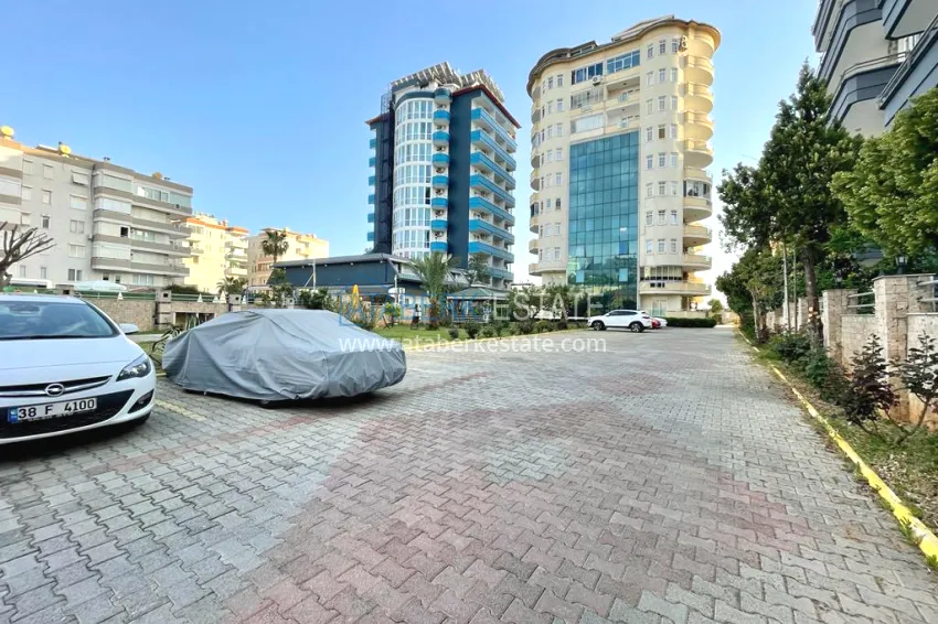 Linear apartment 3+1 on the first coastline in Tosmur area. The property is suitable for residence permit 10