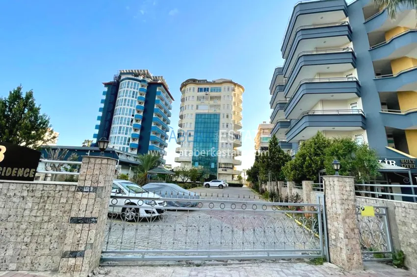 Linear apartment 3+1 on the first coastline in Tosmur area. The property is suitable for residence permit 11