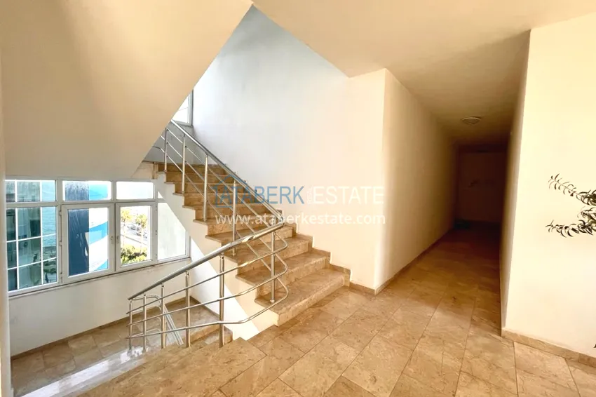 Linear apartment 3+1 on the first coastline in Tosmur area. The property is suitable for residence permit 18
