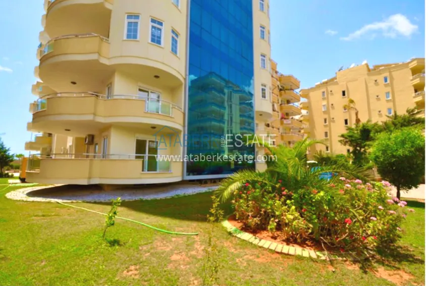 Linear apartment 3+1 on the first coastline in Tosmur area. The property is suitable for residence permit 4