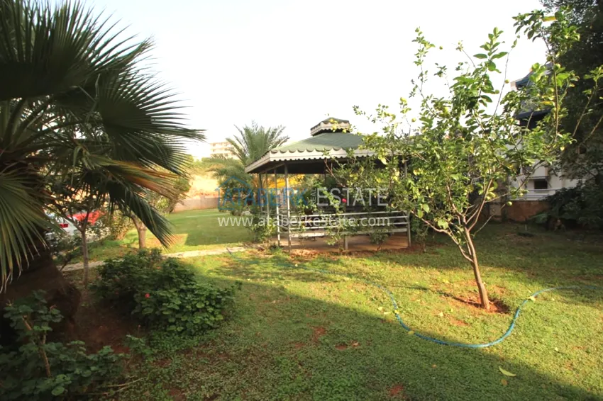 Linear apartment 3+1 on the first coastline in Tosmur area. The property is suitable for residence permit 7