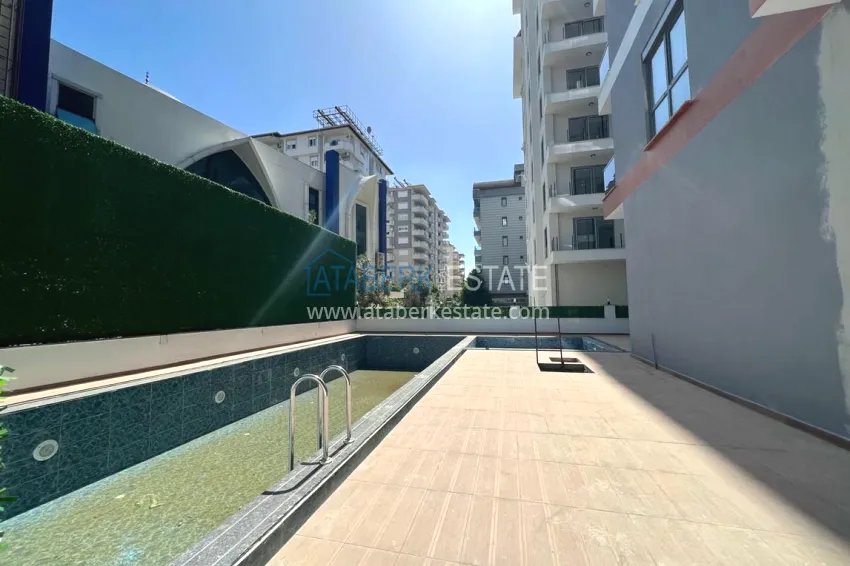 Apartments in Mahmutlar of various layouts in a complex under construction 10