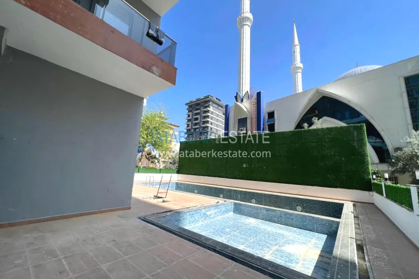 Apartments in Mahmutlar of various layouts in a complex under construction 8