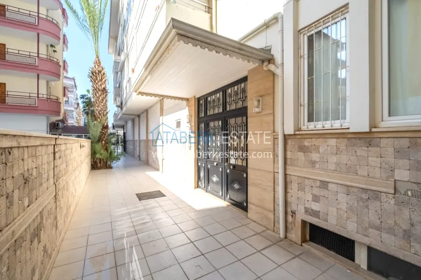 Turnkey one-bedroom apartment with a glazed balcony near Cleopatra Beach - Alanya Center 13