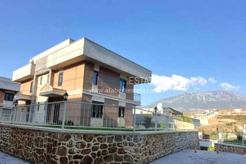 Villa from a developer in a cottage complex in Kargicak, Alanya 3