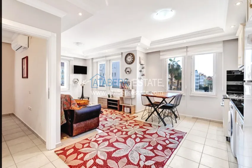 Purchase Turnkey one-bedroom apartment with a glazed balcony near Cleopatra Beach - Alanya Center 1