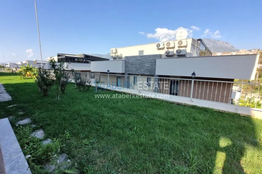 Villa from a developer in a cottage complex in Kargicak, Alanya 4
