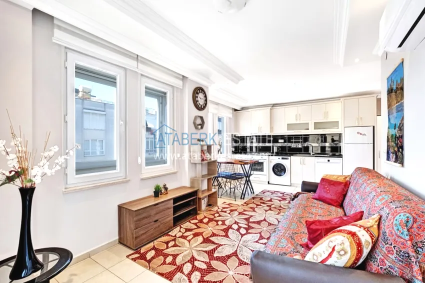 Purchase Turnkey one-bedroom apartment with a glazed balcony near Cleopatra Beach - Alanya Center 2