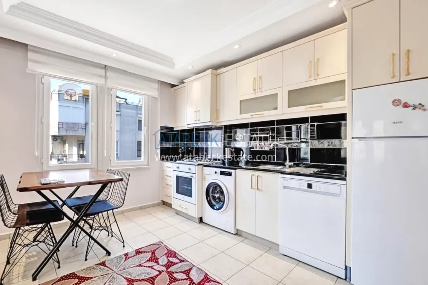 Purchase Turnkey one-bedroom apartment with a glazed balcony near Cleopatra Beach - Alanya Center 5