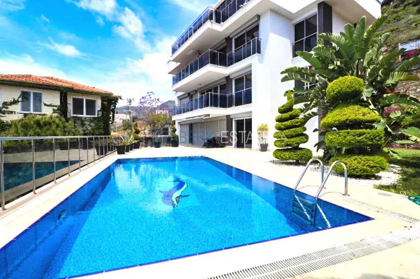 Luxury villa with panoramic views of the sea and the castle in Alanya — Kucukhasbahce district 10