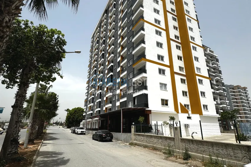 One bedroom apartment with new furniture, separate kitchen and 2 balconies in Mersin, Tomyuk 2