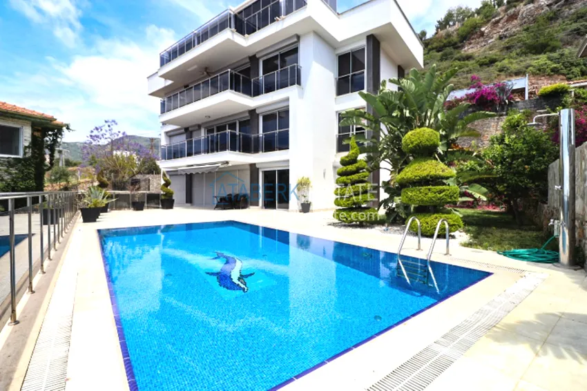 Luxury villa with panoramic views of the sea and the castle in Alanya — Kucukhasbahce district 1