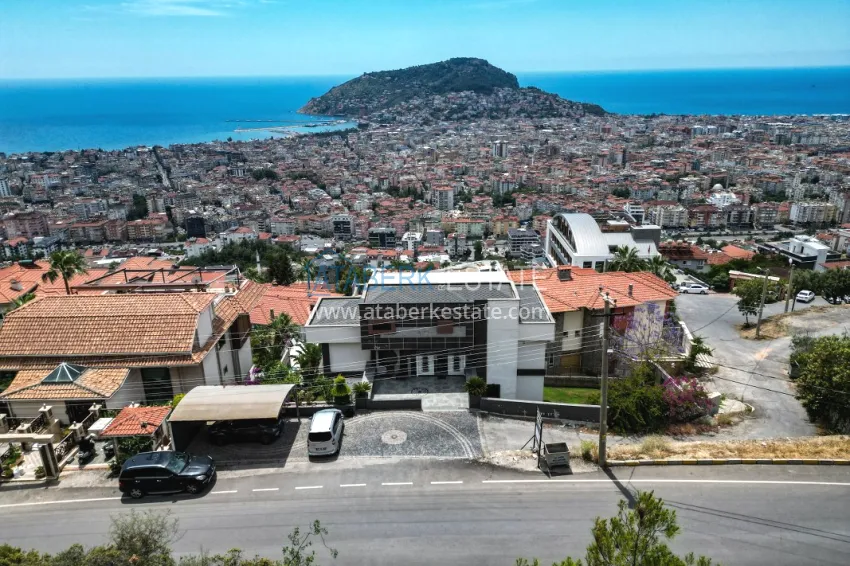 Luxury villa with panoramic views of the sea and the castle in Alanya — Kucukhasbahce district 4