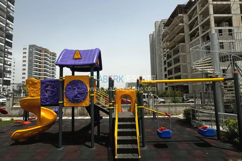 One bedroom apartment with new furniture, separate kitchen and 2 balconies in Mersin, Tomyuk 11