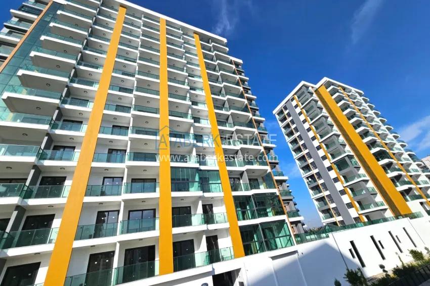 Real estate for citizenship and residence permits. Apartments from the developer in Mersin, Tomyuk 3