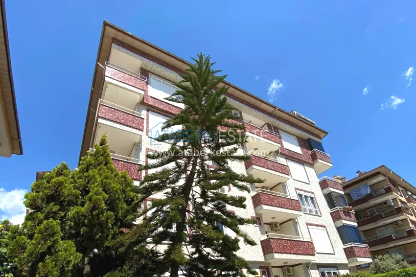 Property from owner in Alanya — three-room apartment with furniture in Oba 5