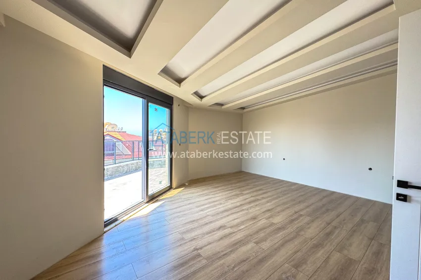Purchase 4+1 panoramic penthouse duplex in the center of Alanya — the first coastal one, suitable for citizenship 11