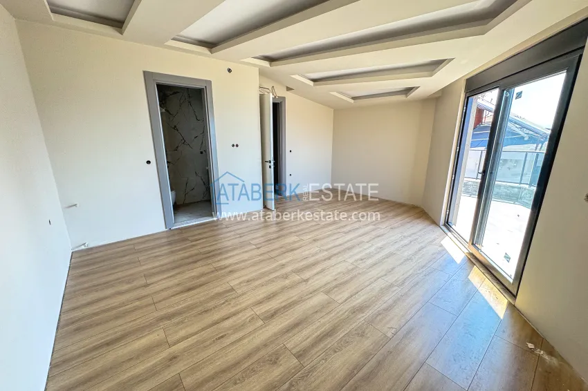 Purchase 4+1 panoramic penthouse duplex in the center of Alanya — the first coastal one, suitable for citizenship 12