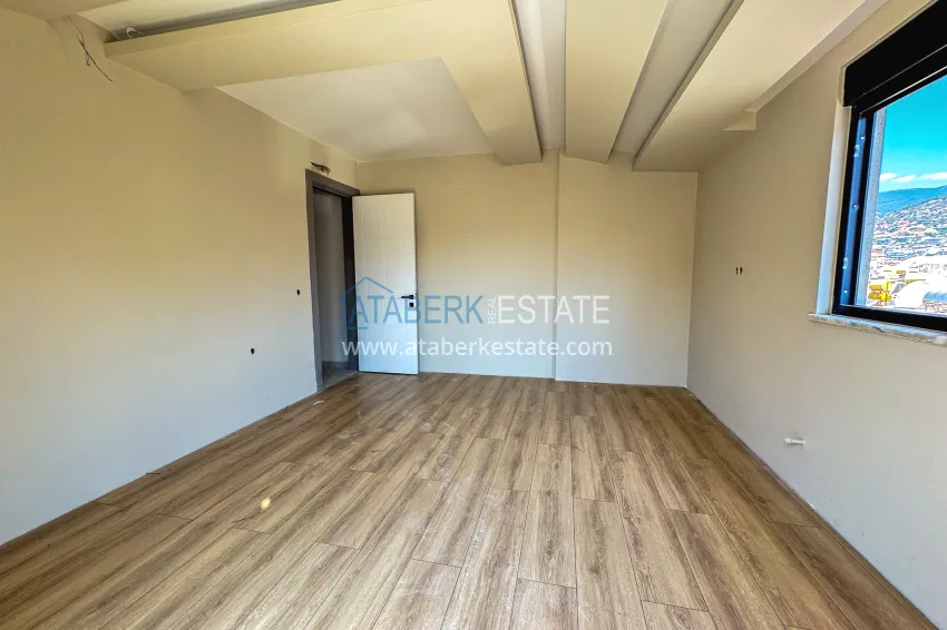 Purchase 4+1 panoramic penthouse duplex in the center of Alanya — the first coastal one, suitable for citizenship 14