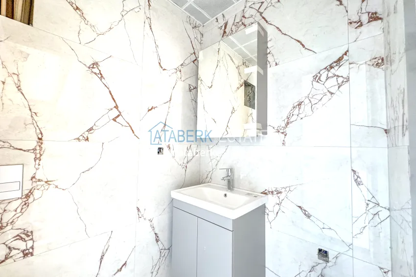 Purchase 4+1 panoramic penthouse duplex in the center of Alanya — the first coastal one, suitable for citizenship 20