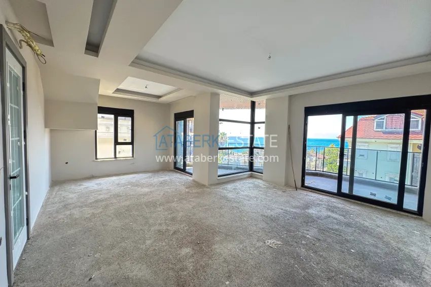 Purchase 4+1 panoramic penthouse duplex in the center of Alanya — the first coastal one, suitable for citizenship 1