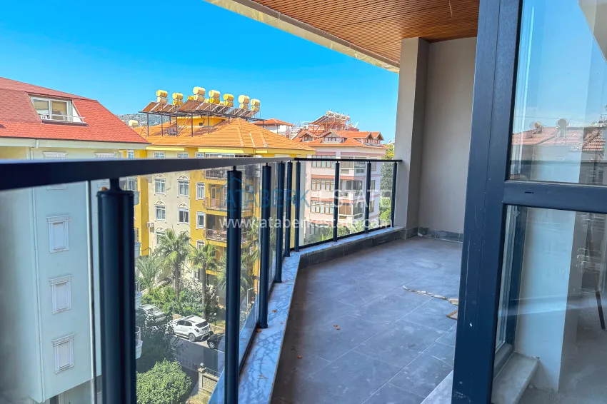 Purchase 4+1 panoramic penthouse duplex in the center of Alanya — the first coastal one, suitable for citizenship 25