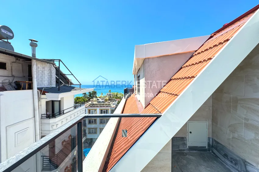 Purchase 4+1 panoramic penthouse duplex in the center of Alanya — the first coastal one, suitable for citizenship 31