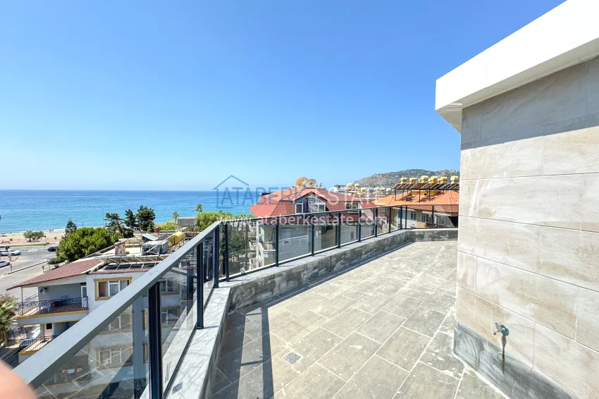 Purchase 4+1 panoramic penthouse duplex in the center of Alanya — the first coastal one, suitable for citizenship 34