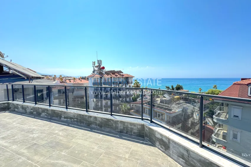 Purchase 4+1 panoramic penthouse duplex in the center of Alanya — the first coastal one, suitable for citizenship 35