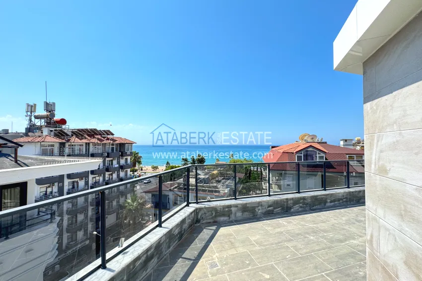 Purchase 4+1 panoramic penthouse duplex in the center of Alanya — the first coastal one, suitable for citizenship 37