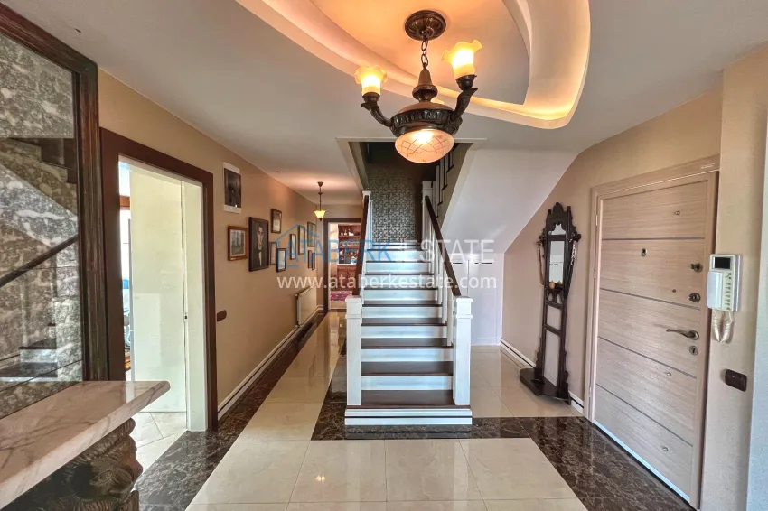 Purchase Panoramic 5+1 duplex with separate kitchen in the center of Alanya, Bektash - suitable for citizenship 2