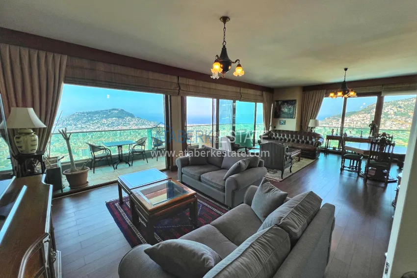 Purchase Panoramic 5+1 duplex with separate kitchen in the center of Alanya, Bektash - suitable for citizenship 3