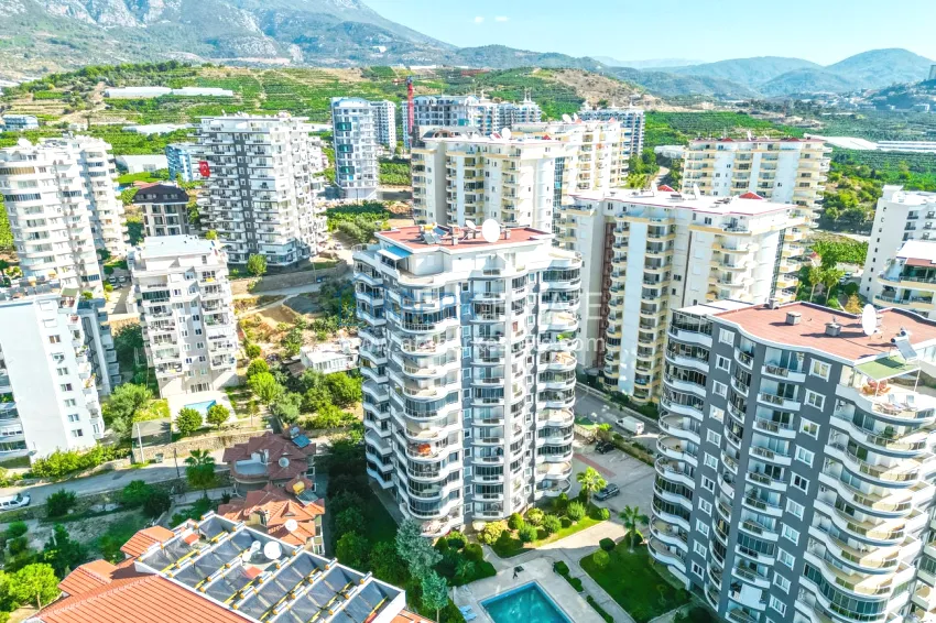 2+1 apartment with sea view in Alanya Mahmutlar district 2 