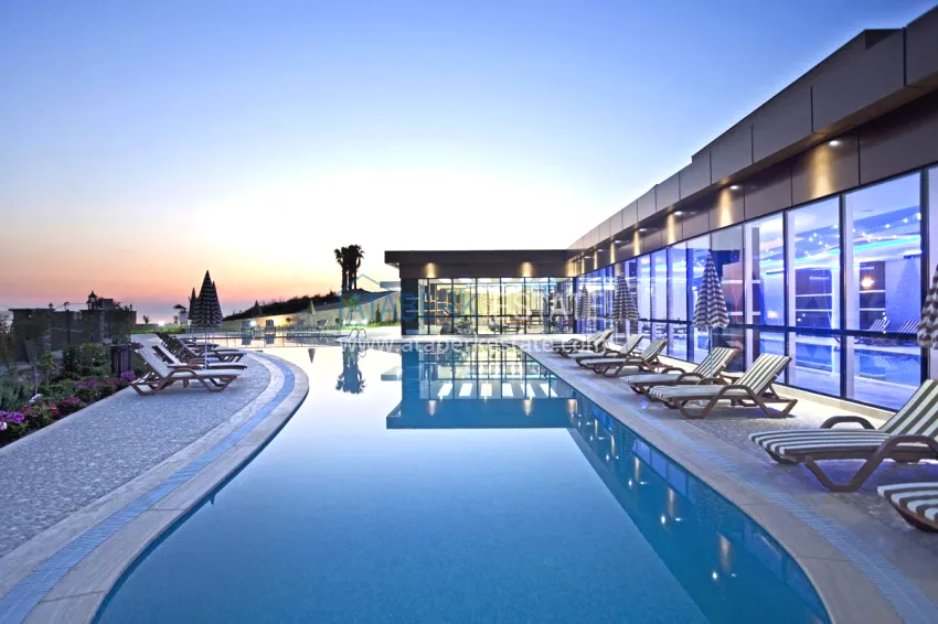 Elegant 3+1 villa with panoramic sea and mountain views in an elite complex — Alanya, Kargicak district 13 