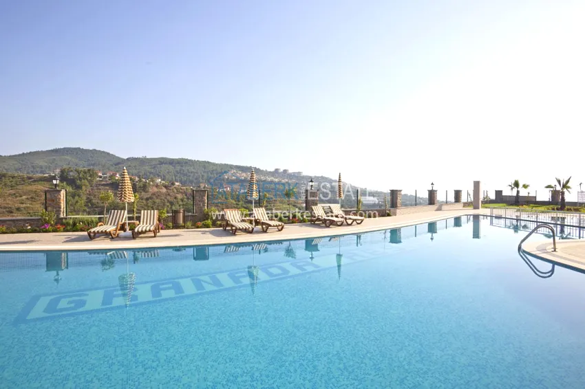 Elegant 3+1 villa with panoramic sea and mountain views in an elite complex — Alanya, Kargicak district 14 