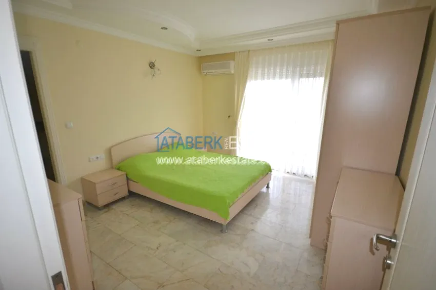 Apartment overlooking the sea, located on the beachfront 8