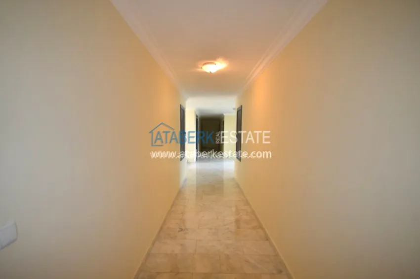 Apartment overlooking the sea, located on the beachfront 12