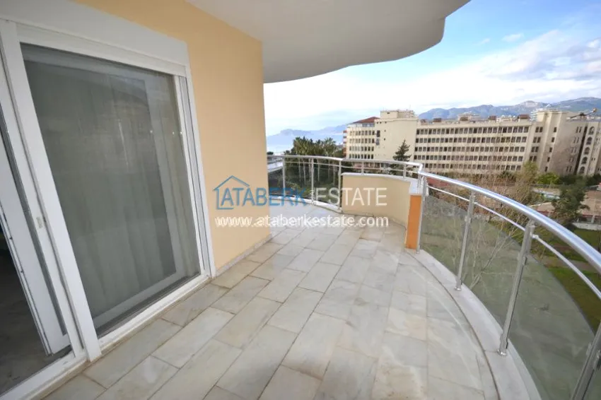 Apartment overlooking the sea, located on the beachfront 15