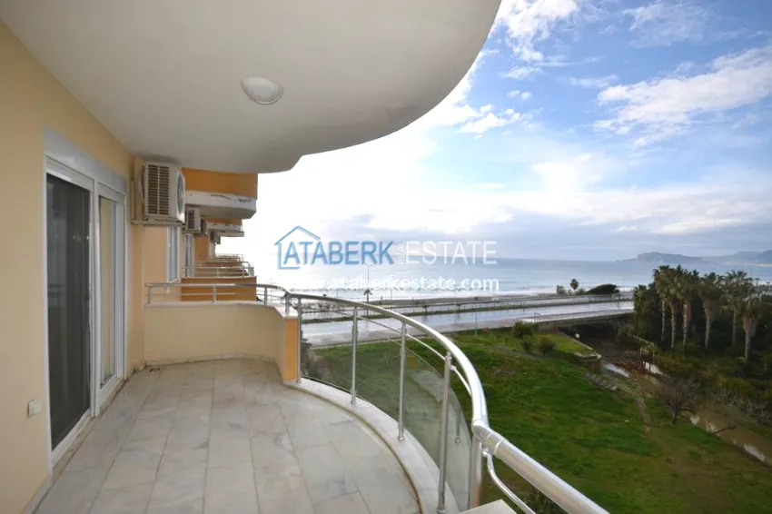 Apartment overlooking the sea, located on the beachfront 22