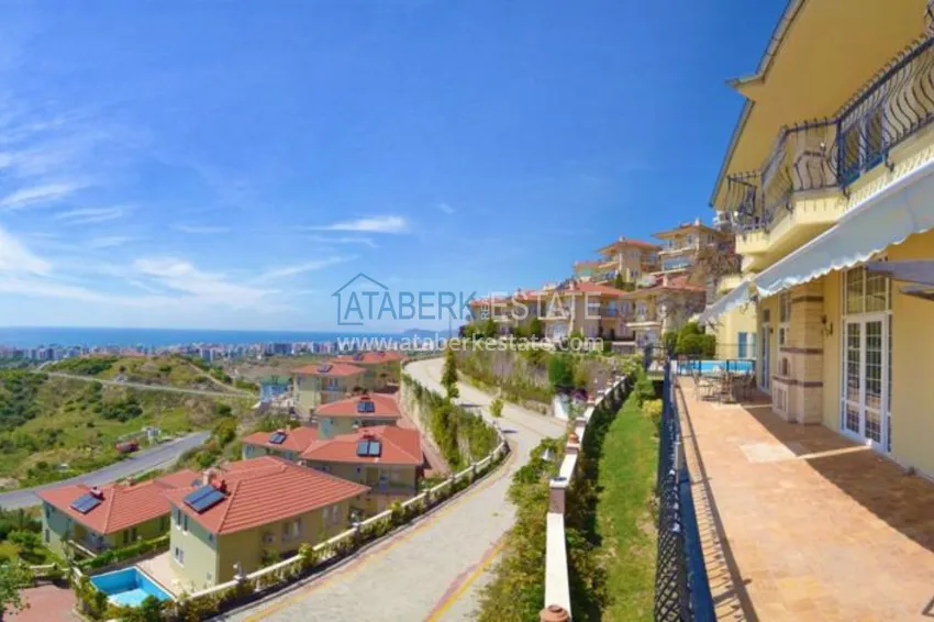 Private villa in the famous complex Goldcity 11 