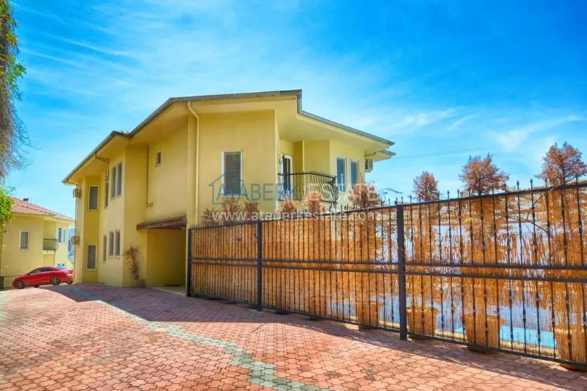 Private villa in the famous complex Goldcity 1 