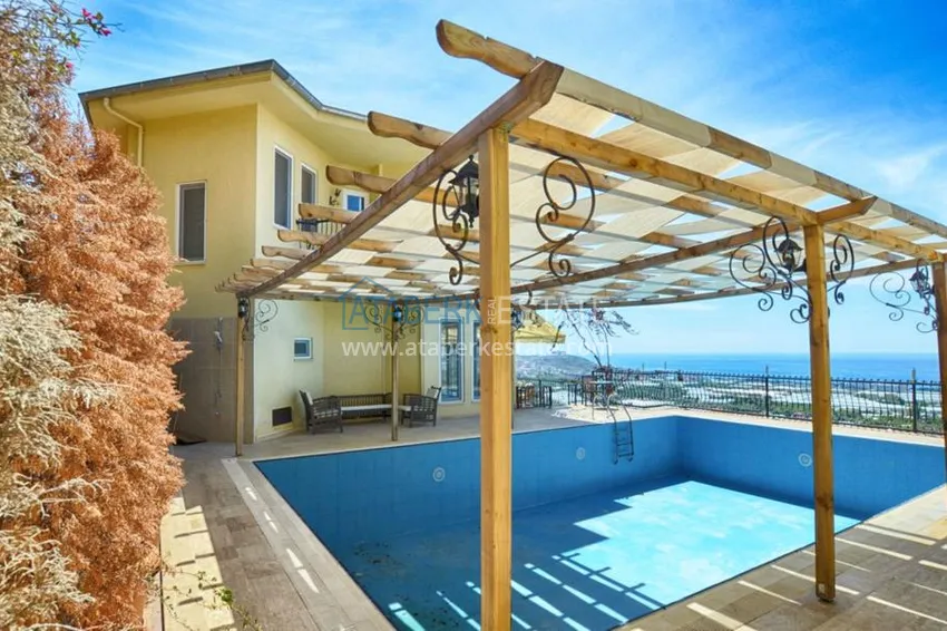 Private villa in the famous complex Goldcity 13 