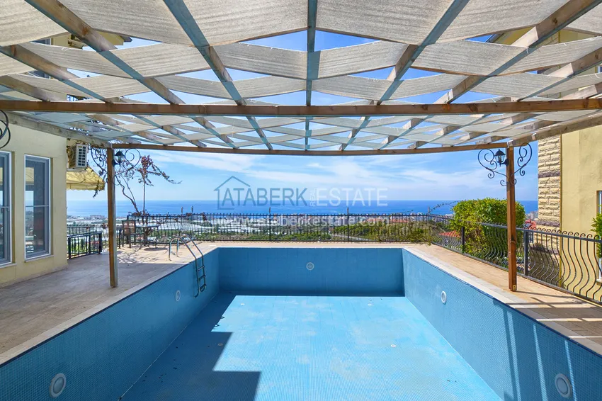 Private villa in the famous complex Goldcity 14 